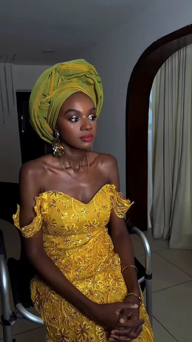 Instagram post from lois_signature. This post is in position 1.