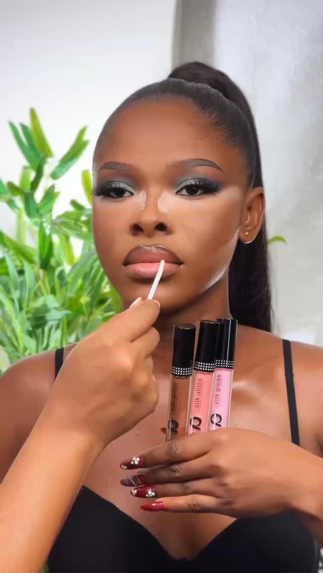 Instagram post from lois_signature. This post is in position 4.