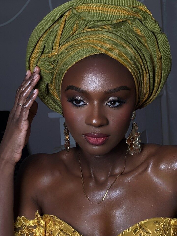 Instagram post from lois_signature. This post is in position 0.